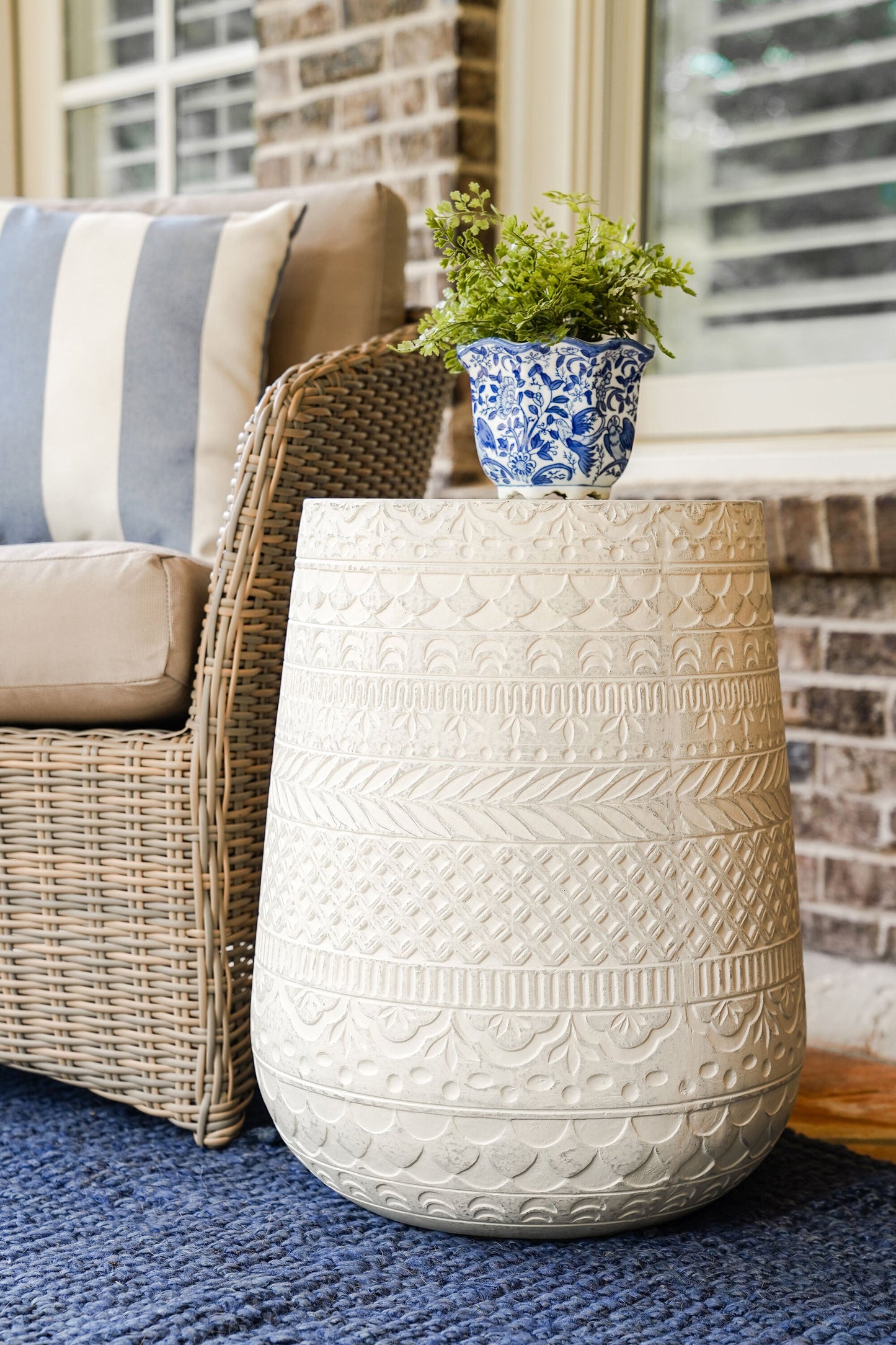 Leisure Made Montgomery Round Outdoor End Table 14-in W x 14-in L