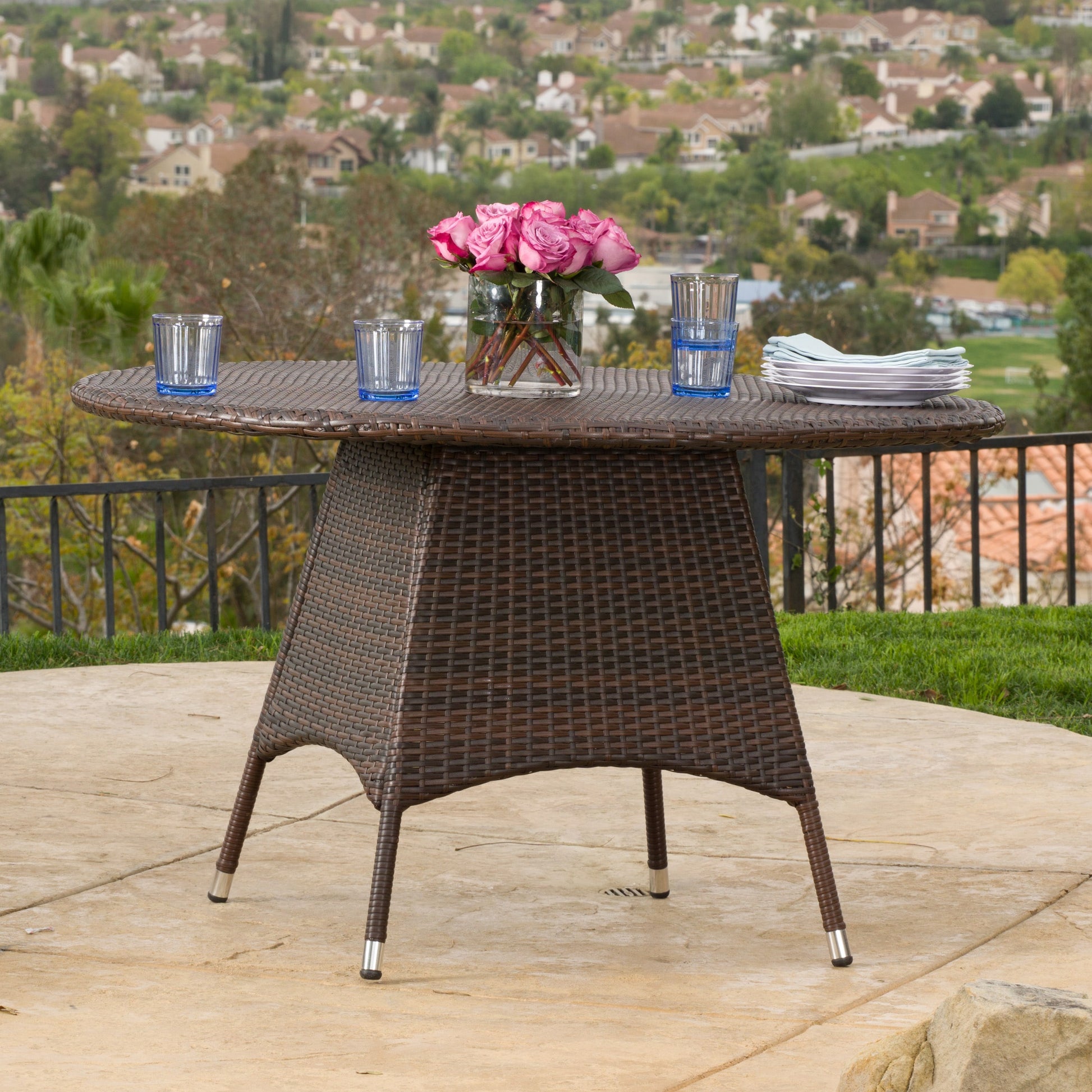 ZAKLOOP Riviera Patio Circle Set Round Wicker Outdoor Dining Table 46.5-in W x 46.5 L with Umbrella Hole