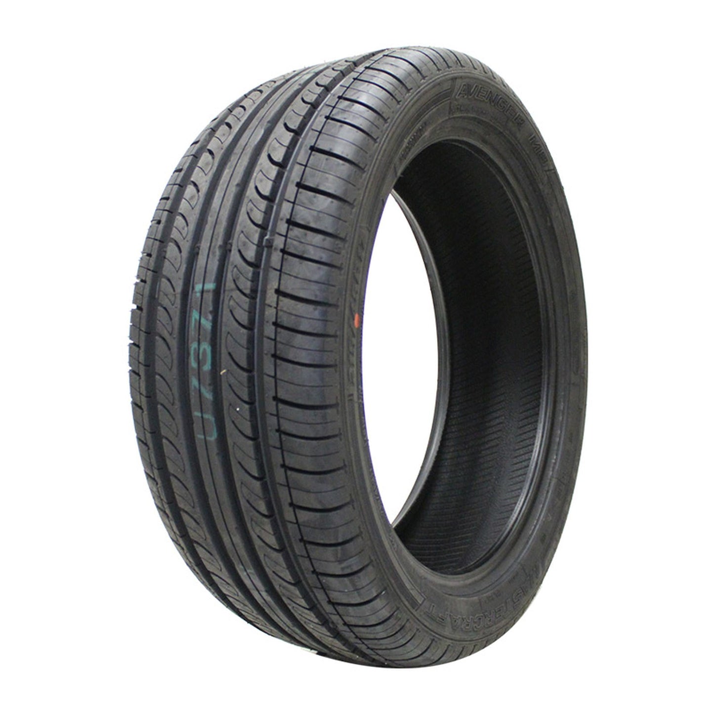 Mastercraft Avenger M8 245/40R18 97W Performance Tire