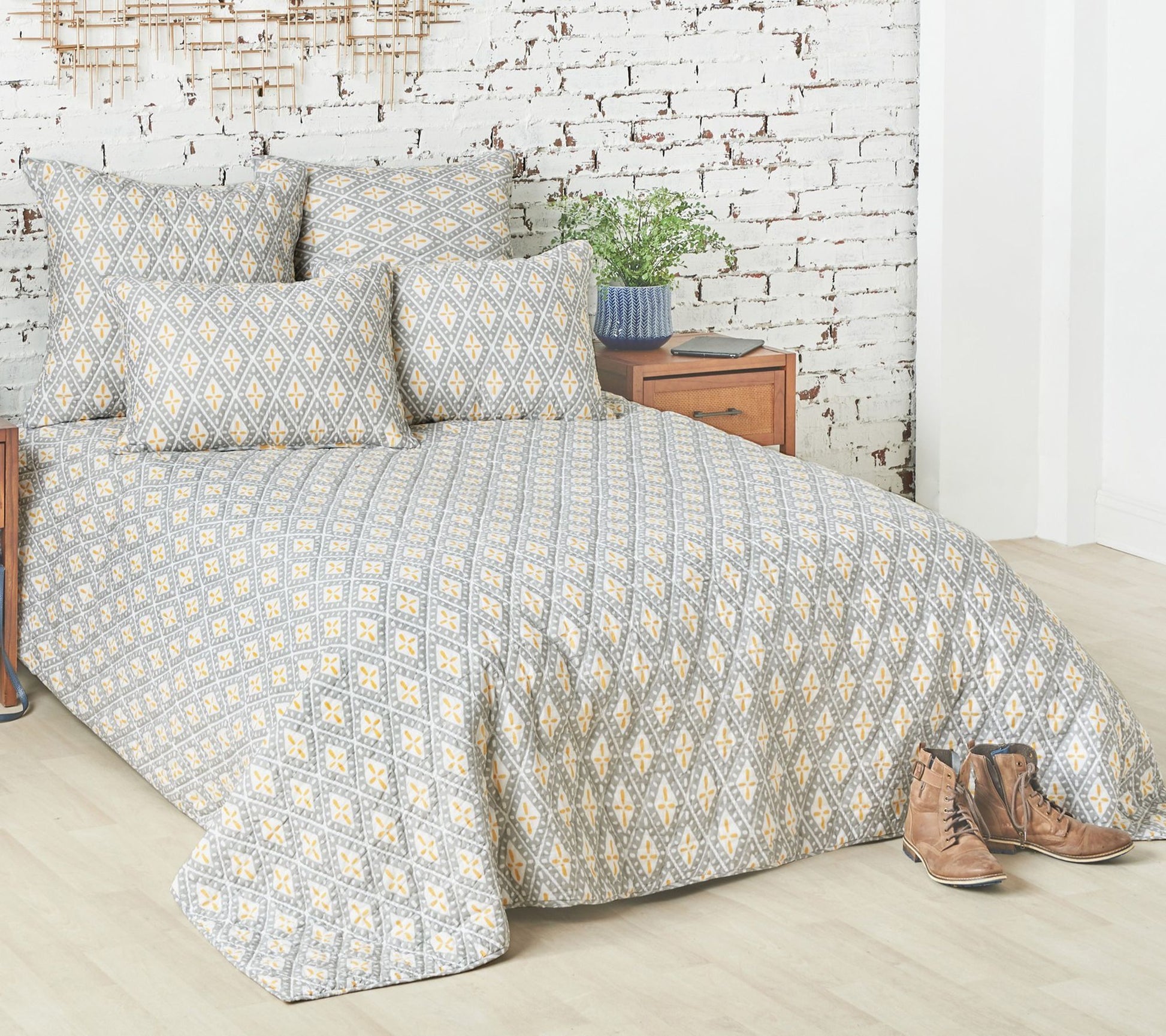 carol & frank Liam Ochre Queen Quilt