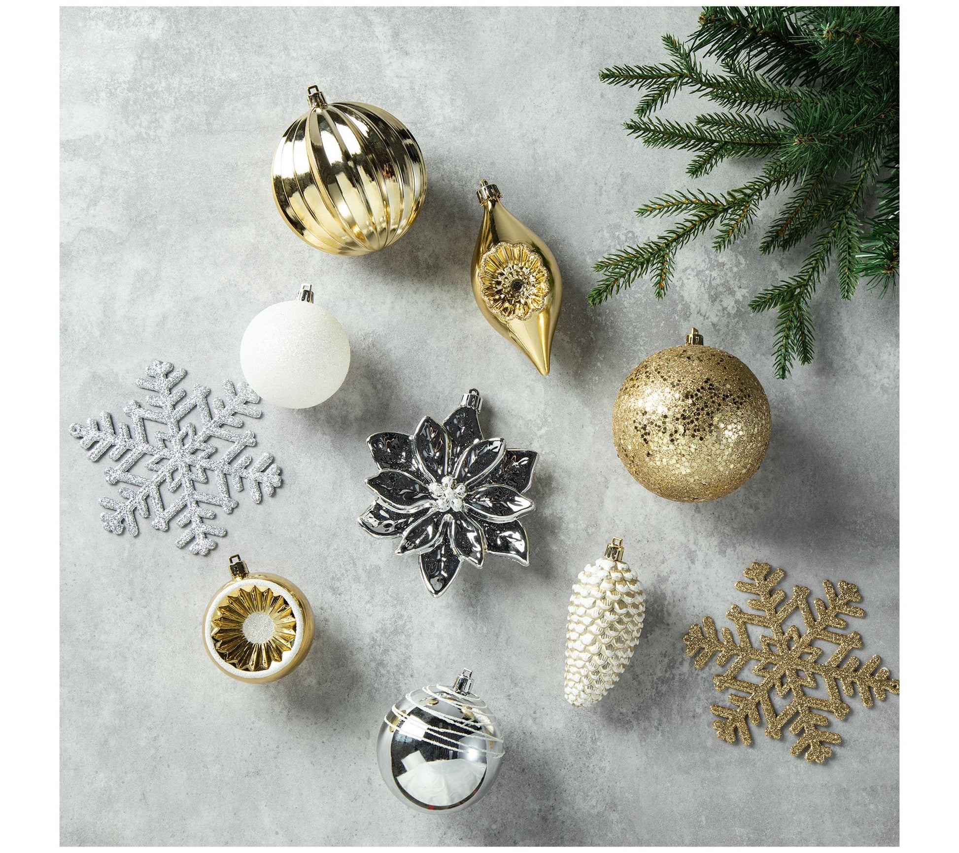 Glitzhome Chris tmas Silver & G old Deluxe Boxe d Ornaments