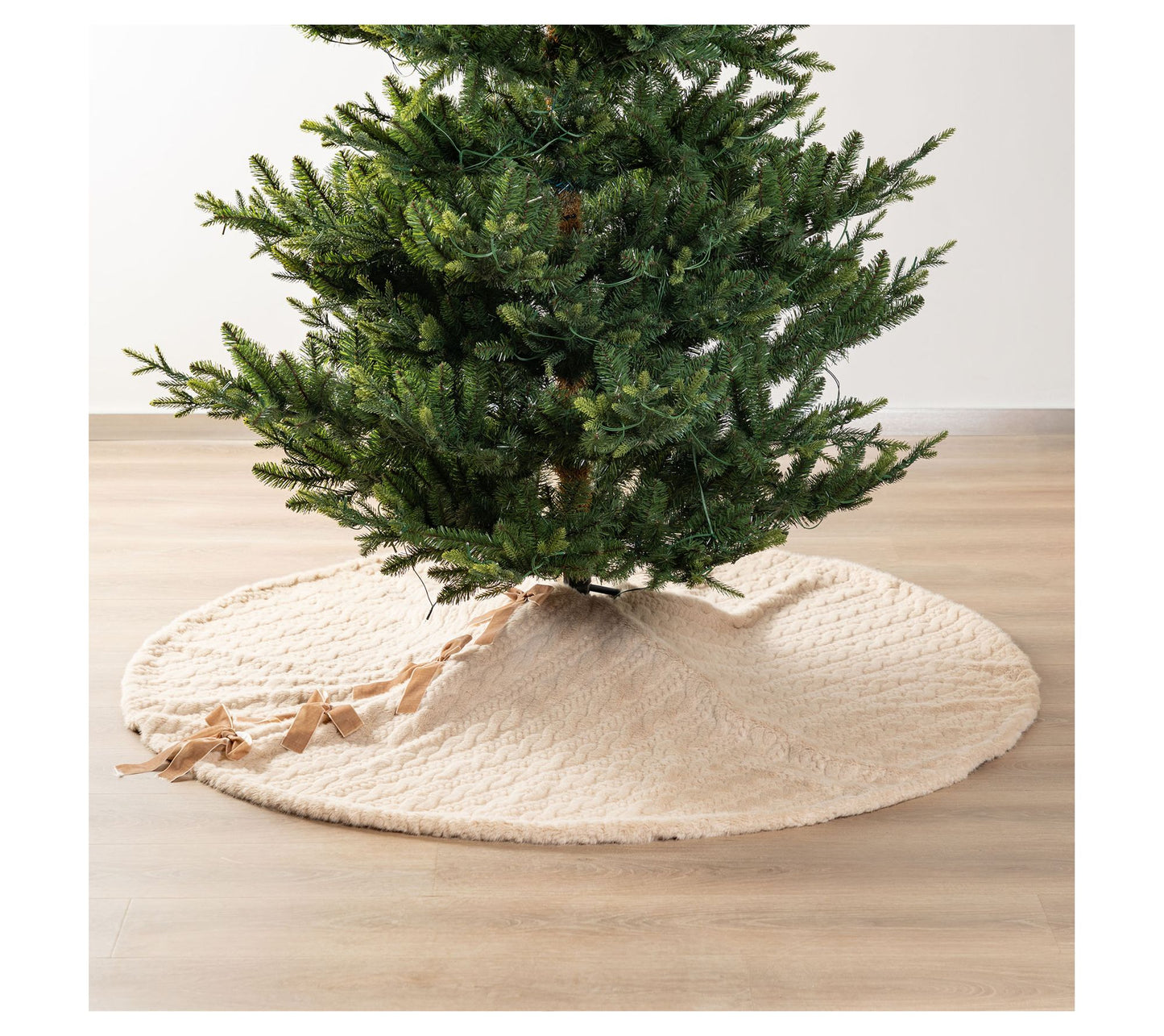 Glitzhome 60"D Deluxe Reversible Faux Fur Christmas Tree Skirt